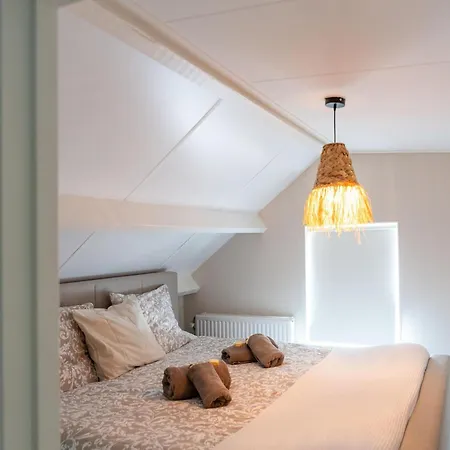 Lush With Sauna And Hot Tub Holiday home *